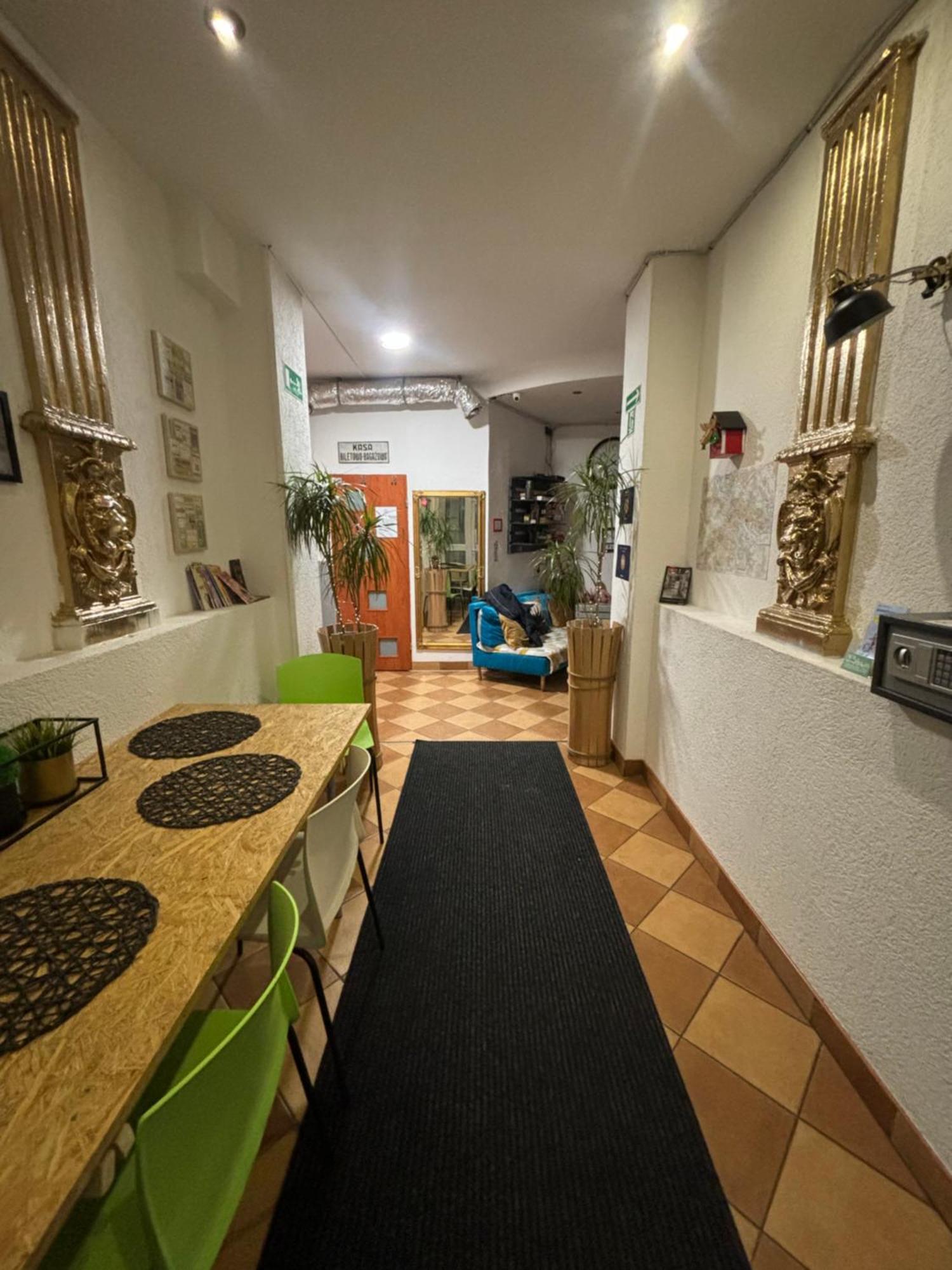 Flyfly Hostel , Darmowy Parking , Rezerwuj Przez Urzadzenia Mobilne -10 Procent Breslávia Exterior foto