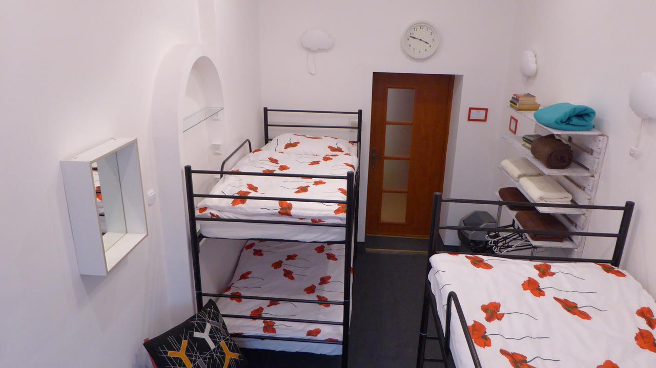 Flyfly Hostel , Darmowy Parking , Rezerwuj Przez Urzadzenia Mobilne -10 Procent Breslávia Exterior foto