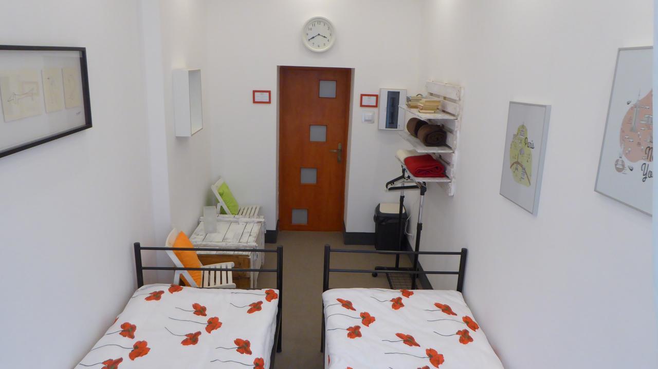 Flyfly Hostel , Darmowy Parking , Rezerwuj Przez Urzadzenia Mobilne -10 Procent Breslávia Exterior foto