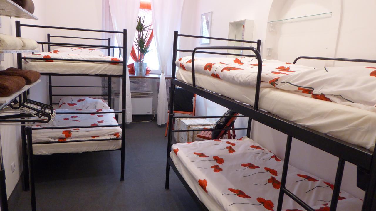 Flyfly Hostel , Darmowy Parking , Rezerwuj Przez Urzadzenia Mobilne -10 Procent Breslávia Exterior foto