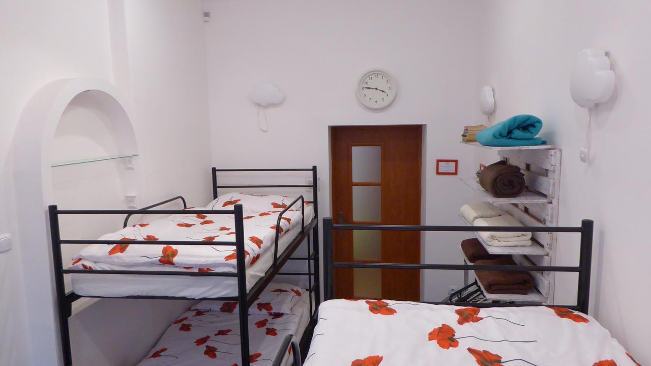 Flyfly Hostel , Darmowy Parking , Rezerwuj Przez Urzadzenia Mobilne -10 Procent Breslávia Exterior foto